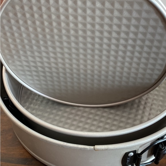 Set Of 3 Wilton Spring Form Pans - Picture 3 of 3